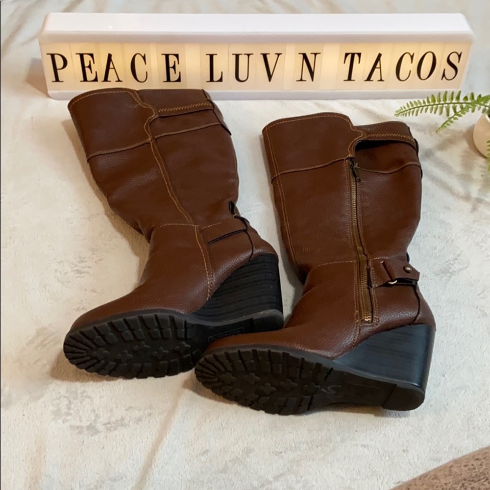 Sbicca vegan leather zip up stacked heel boots